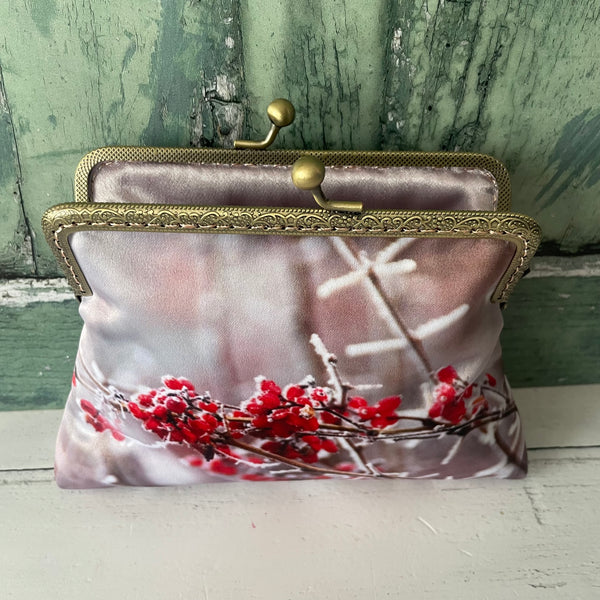 Winter Frosted Red Berries Satin 5.5 Inch Clasp Purse Frame Clutch Bag