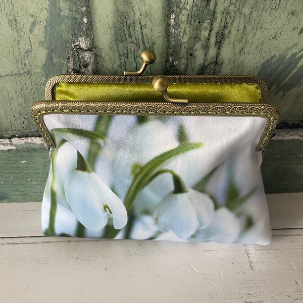 White Snowdrops Floral Satin 5.5 Bronze Clasp Purse Frame Clutch Bag