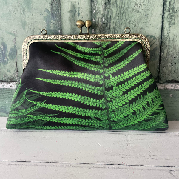 Green Irish Ferns Satin 8 Inch Sew-In Bronze Clasp Purse Frame Clutch Bag