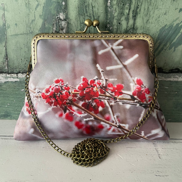 Winter Frosted Red Berries Satin 5.5 Inch Clasp Purse Frame Clutch Bag