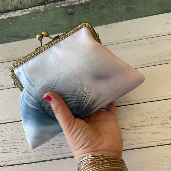 White and Blue Feather Satin 5.5 Inch Sew In Clasp Purse Frame Clutch Bag