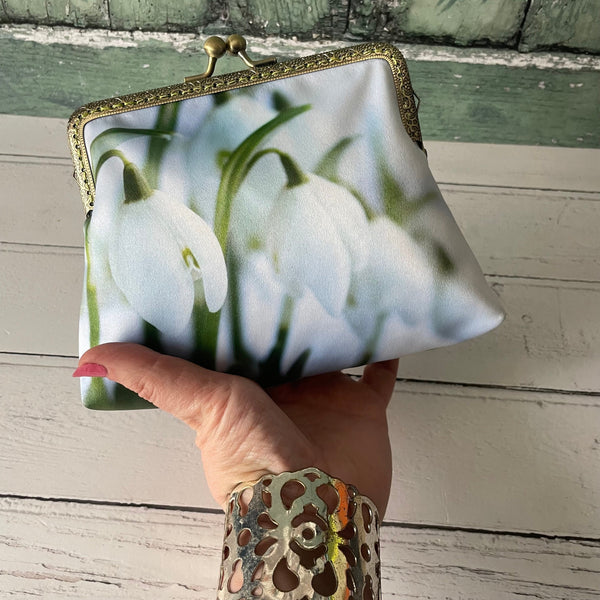 Handmade White Snowdrops Satin 5.5 Inch Sew In Clasp Purse Frame Clutch Bag