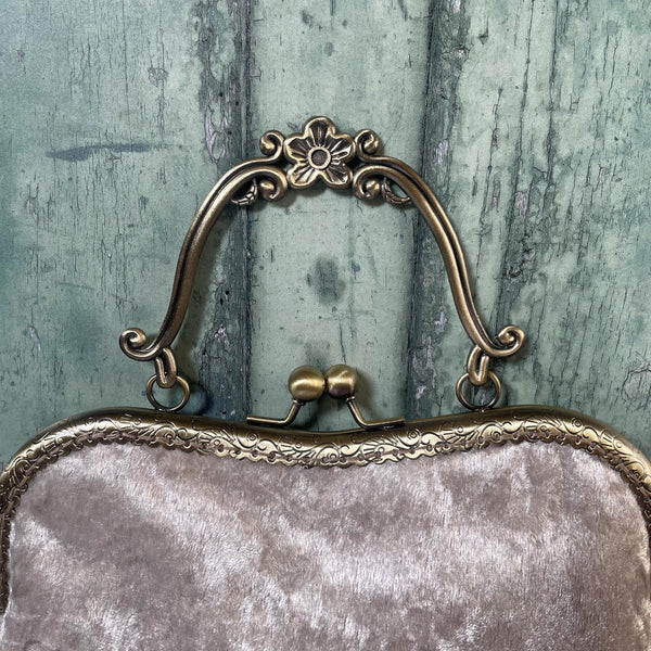 Oyster Crushed Velvet 8 Inch Clasp Vintage Style Clasp Purse Frame Hand Bag