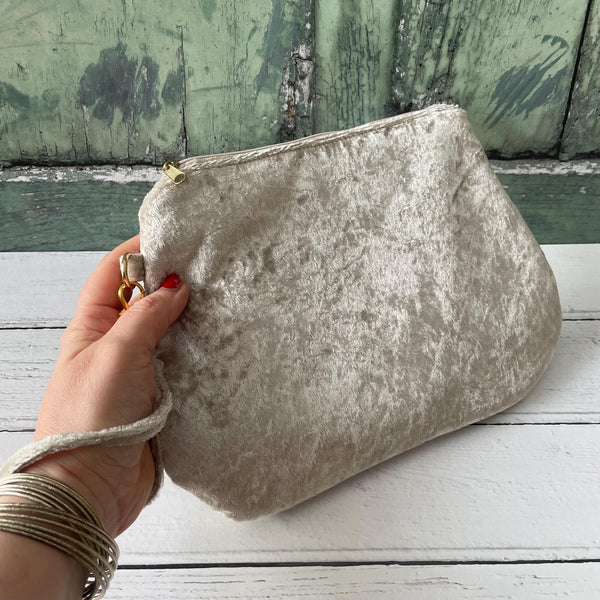 Oyster Crushed Velvet Zipper Wristlet Clutch Bag