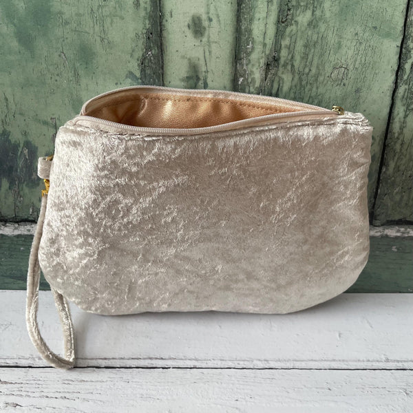 Oyster Crushed Velvet Zipper Wristlet Clutch Bag