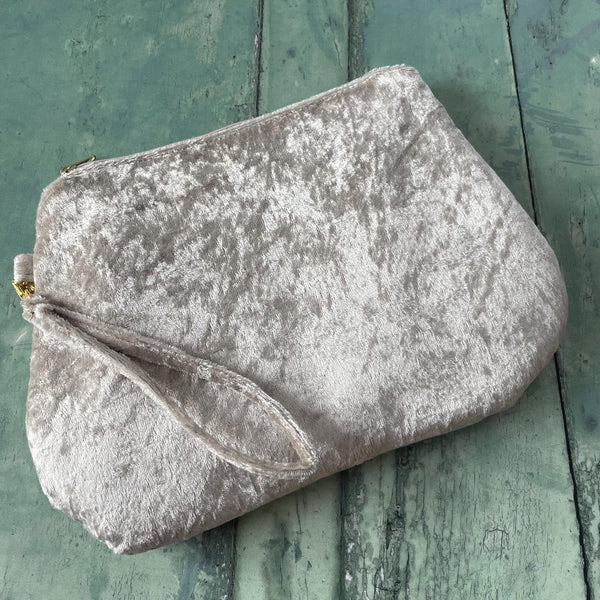 Oyster Crushed Velvet Zipper Wristlet Clutch Bag